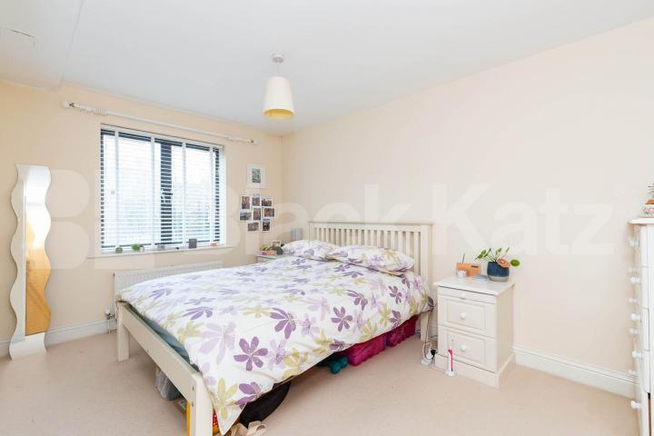 3 bed 2 bathroom property located within a gated developement in Holloway Tollington Way, Holloway